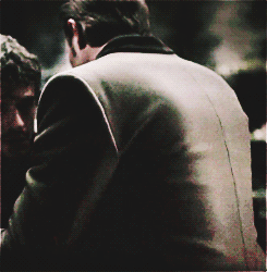 lecterings:  [hannibal meme] 6 outfits► [1/6] that freaking coat   Can I have all of his clothes pleaseExcept the plastic murder suit, he can keep thatI’ve got my own