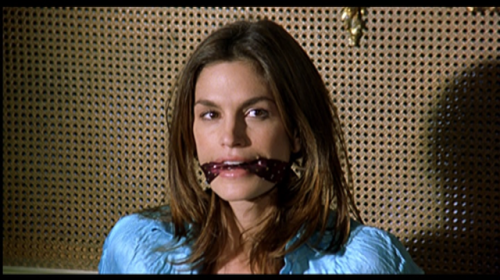 frenchblazer:Cindy Crawford in ‘Body Guards - Guardie del corpo’ (2000)