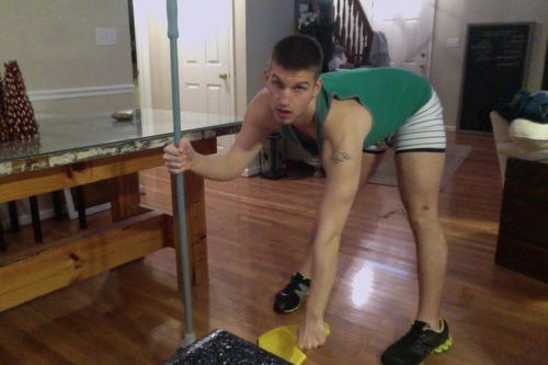 revolucianado: tryin to clean my house and listen to Beyonce at the same time        