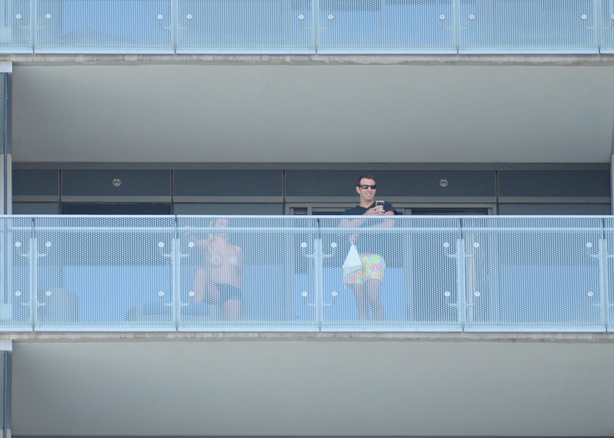 Here is a better pic of the girl at the Cosmo. I sure wish I was going to be in town