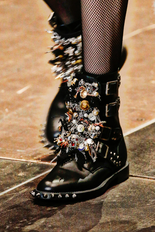 noenespanol: Saint Laurent Fall 2013 Paris Fashion Week