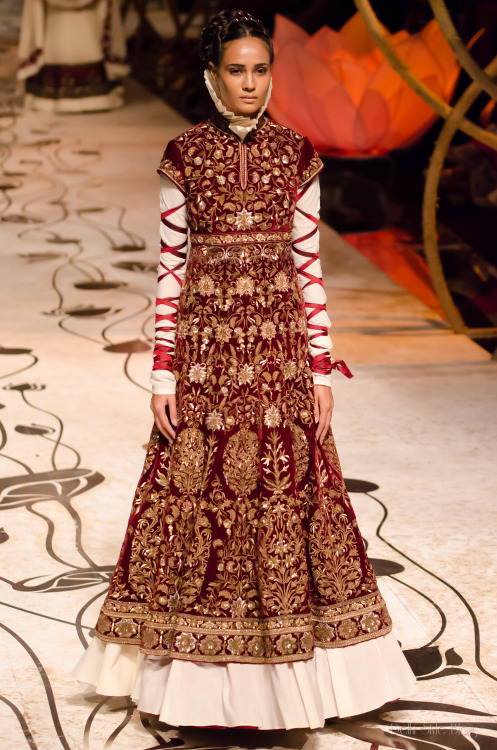 Rohit Bal, India bridal fashion week 2013 (click to enlarge)