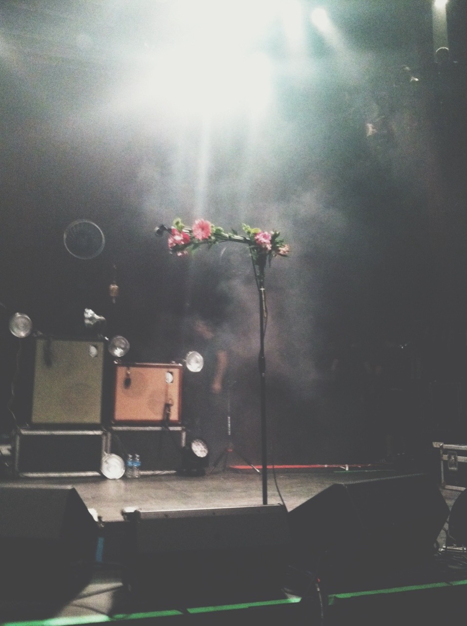 eyeluggage:   Brand New’s mic stand. 