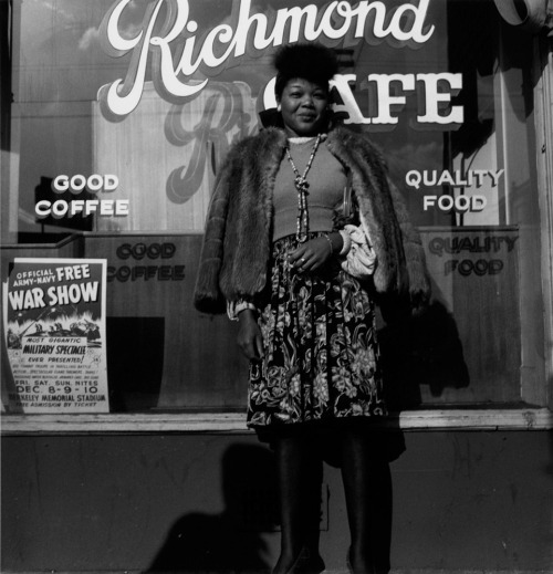 Women through the lens of Dorothea Lange:Ex-Slave with a Long Memory (1938)Shipyard Worker (1943)Vol