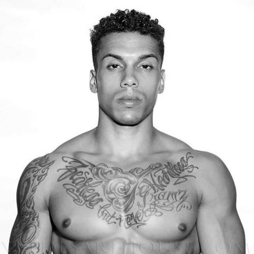 titaniumtopper: real-deal-inches: Jeramie Hollins is not bad to look at titaniumtopper.tumbl