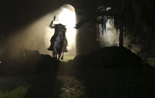 tvtracker:Sleepy Hollow Episode 2.10 ‘Magnum Opus’ Promotional Pictures.Oh, ha, this looks like a sh