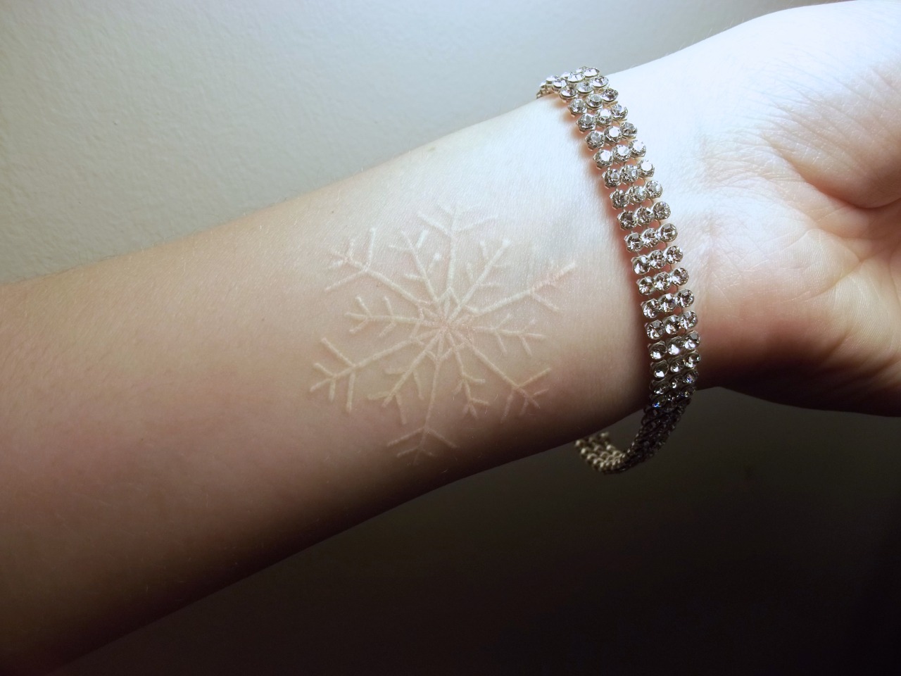 Nikka Dott Tattoos  White ink snowflakes  whiteink whitetattoo  snowflake snowflakes tattoo snowflaketattoo  فيسبوك