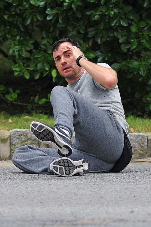 carl3s:  lumpenproles:  hombresdesnudo2:  Justin Theroux!!!  I’m not going to get anything done today, clearly.   Bulging