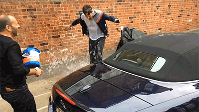 daemontool:  huffingtonpost:  Benedict Cumberbatch’s ice bucket challenge is even