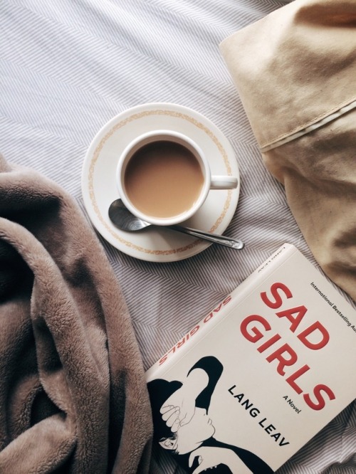 maldita-chinita:  coffee in bed ft. lang leav  ig: daniemarianne | mundanecollective