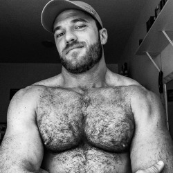 planesdrifter:  Follow planesdrifter: trueTHAT if you’re an admirer of older, hairy natural and muscular men.Check it out and the archive too or the live cams.