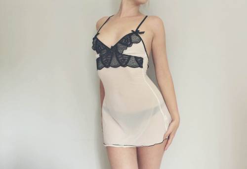 LINGERIE REVIEW AMORETU CROSS STRAP MINIDRESS CHEMISE I hadn’t come across Amoretu until very recent