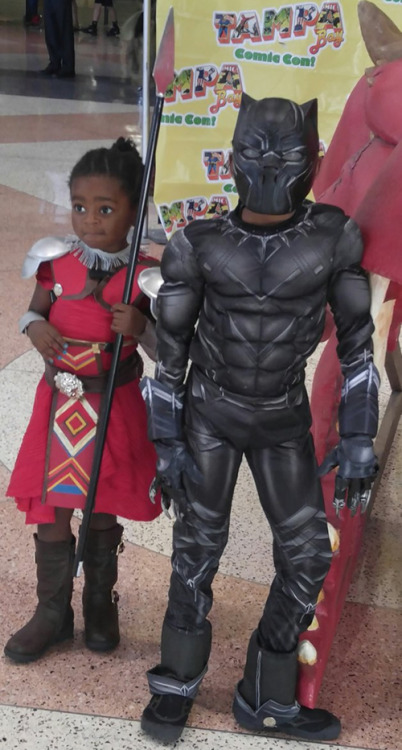 waltdisneyconfessionsrage: accras: The Black Panther and the Dora Milaje at Tampa Comic Con 2017 [x]
