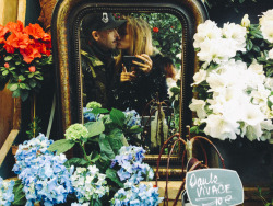gypsyone:  Flower shop kiss