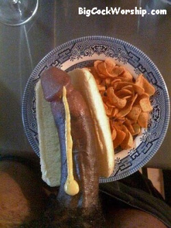 biggassdicks:  travisrod1:any one want a hot dog ?  with ketchup and mustard 🌟BAD🌟