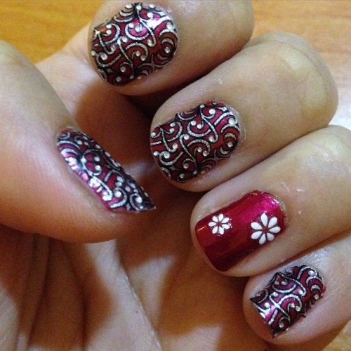 Holiday nails #manicure #nailart #red #nailbling