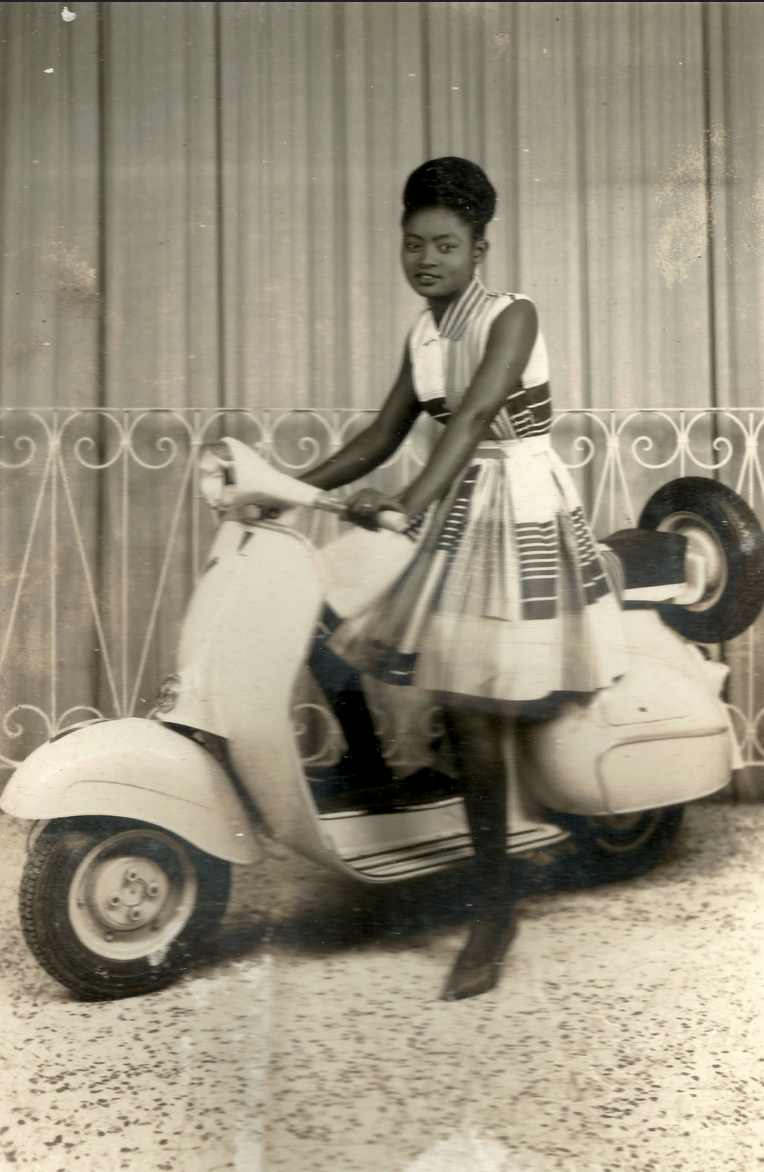 womenwhoride: Studio Clément Fumey, Lomé. – via Photos particulières