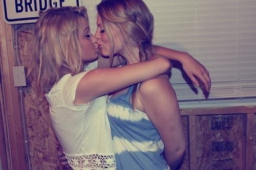 lesbian-sweethearts:  Follow for more lesbians! 