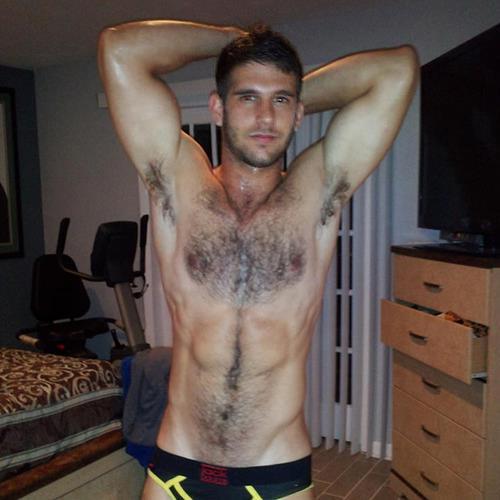 romancingthelookyloos:  I would like to be him. :P