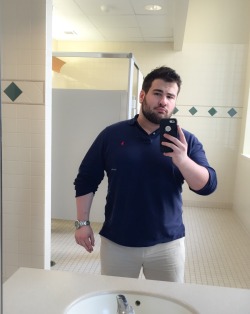 dbbearcub:  thatgunnerwayneguy:  Howdy, work selfie  Oh my word! I’d work with him anytime