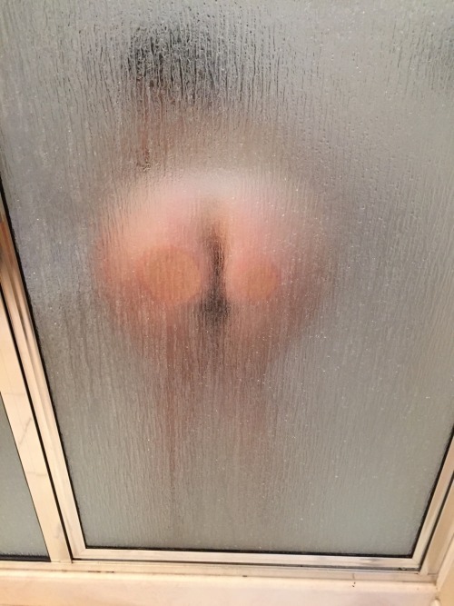 southerngent52-sls:  When Daddy says, “Put them on the glass!”. Compliance is the only option.