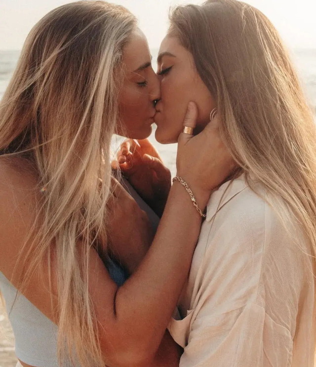 Porn photo lesbianlovekissing: