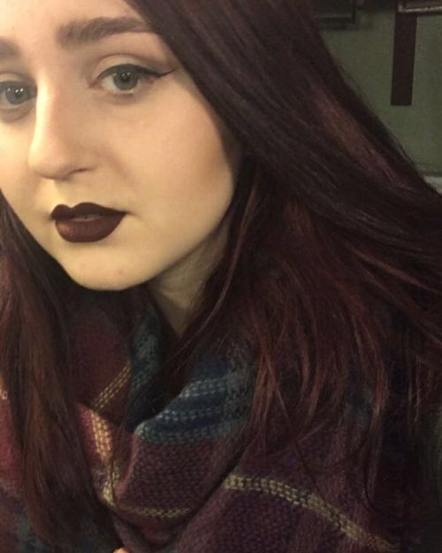 spaghetti-run:  Sad lonely girl