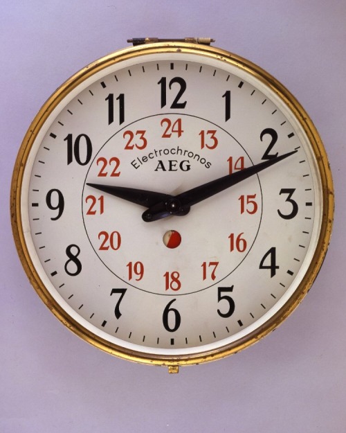 Peter Behrens, Electric wall clock for AEG Berlin, made 1926, designed 1910. Via British Museum / Qu