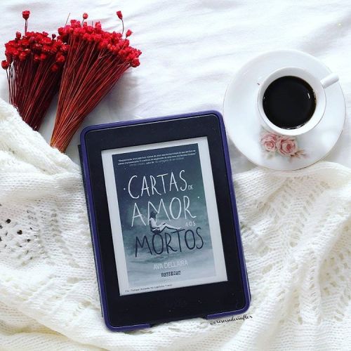 Leitura do momento. Quem aí já leu? Eu já estou em 30% do livro e estou amando ❤ -Sinopse: Tudo co