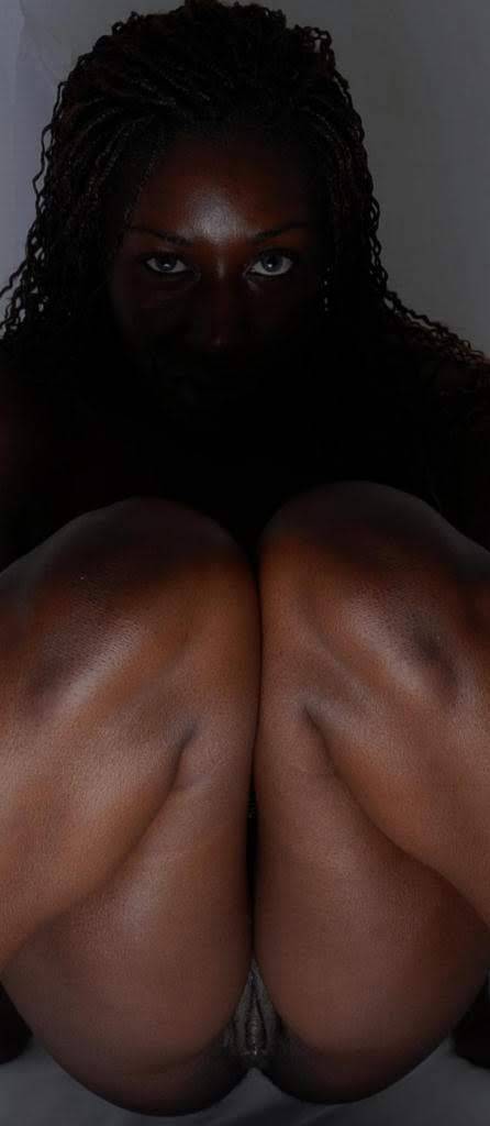 sirensandsatyrs:spiritfreesblog:Knees together. 