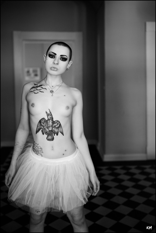 fuckyeahtattoosbetweenboobs:  I Would Hurt A Fly by *TrizTaess