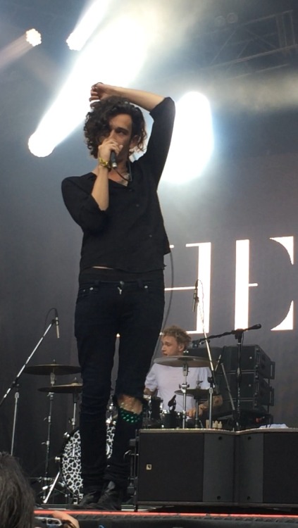 healydanes:This was during So Far and Matty kept being cute & making sassy faces. My photos at l