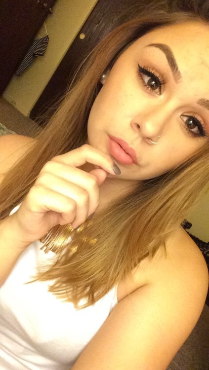 chokeemedaddy:  I don’t know what it is with me and putting my hands in my pictures
