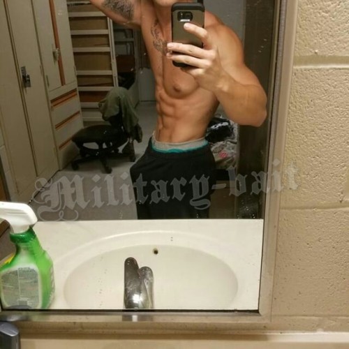 mystraightfriend:  Mystraightfriend.tumblr.com