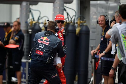 teandkimi:alterord:Kimi Raikkonen saved by Red Bull mechanic Nigel Hope.Apparently, Kimi was waving 