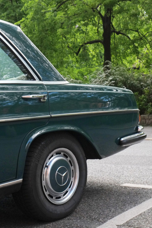 1969 Mercedes-Benz 300 SEL 3.5 (W109). Very unusual color combination on this W109 – but even more b