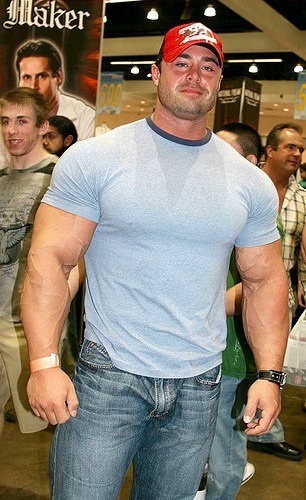 phd-bullrider:  Love them muscles! Especially the one in his pants.