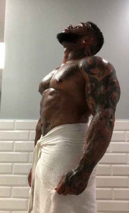 chibruhman1963: degeneratexxx:Michigan based dancer, Hollywood SEXY ASS TATTED MUSCULAR STUD