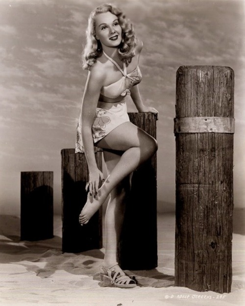 Adele Jergens, 1945