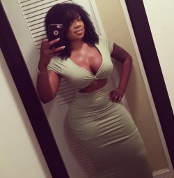 pleasing2theeye:  Gorgeous N Curvaceous  LAWD HAVE MERCY!