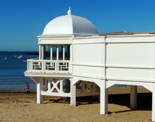 Playa y vestidor, Playa la Caleta, Cádiz, invierno de 2016.