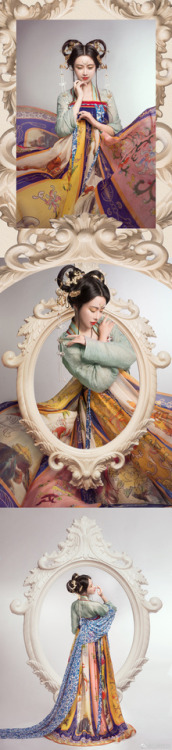 dressesofchina: A  hanfu cosplay of the famous Qing-dynasty porcelain vase 各种釉彩大瓶, currently on