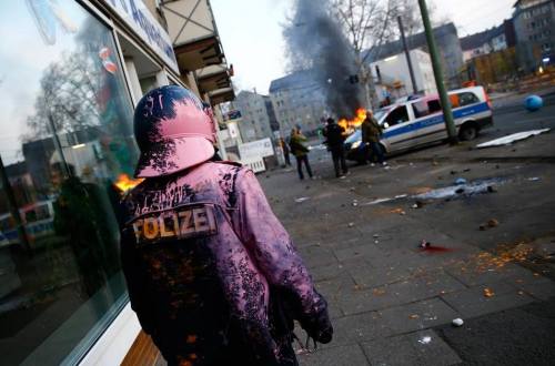 fuckyeahanarchopunk: ‪#‎Frankfurt‬ ‪#‎Germany‬ - Clashes erupted during the demonstration against th