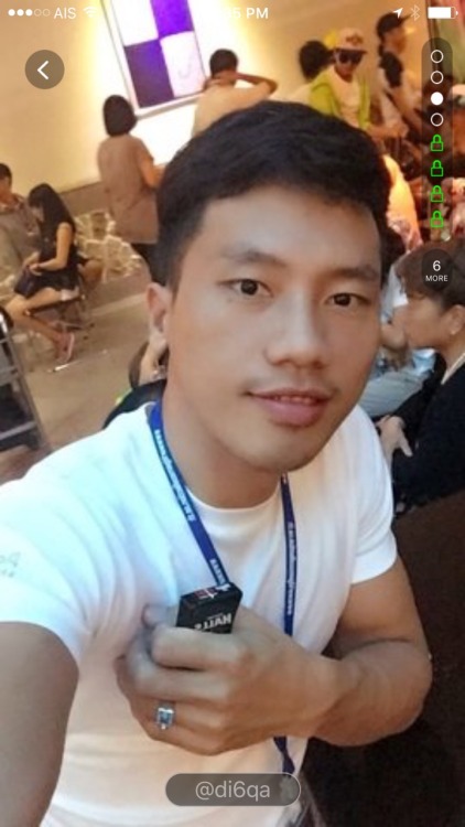 sovan-maphom: bankti:  asian-oppa:  Hot pattaya Thai top guy; ass wrecker: prefers without condom when fucking a guy  Want with him   មុខគ្រាន់បើក្តរឡើងខ្មៅ 