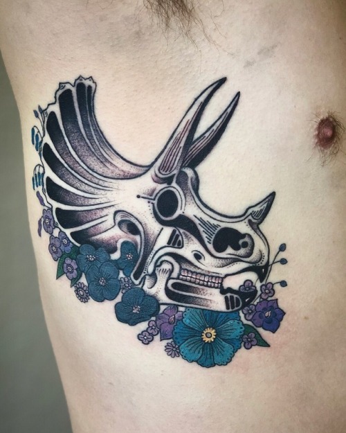 Triceratops skull with flowers for Hunter. Linework healed, shading and color fresh.