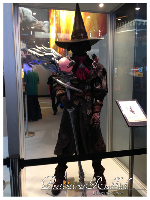 diacrit:  yumehenoryokou:  “Black Mage”-uniform at Square-Enix Booth (GamesCom Cologne 2013)   i lowkey really want to wear this