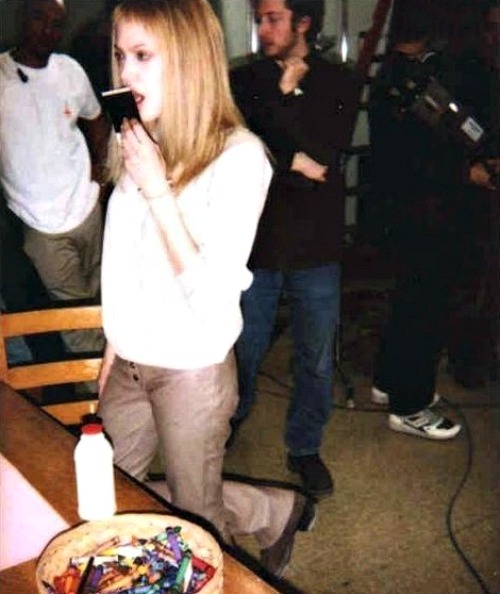 le-jolie:  Full size, unedited pics of Angelina on the set of Girl, Interrupted.