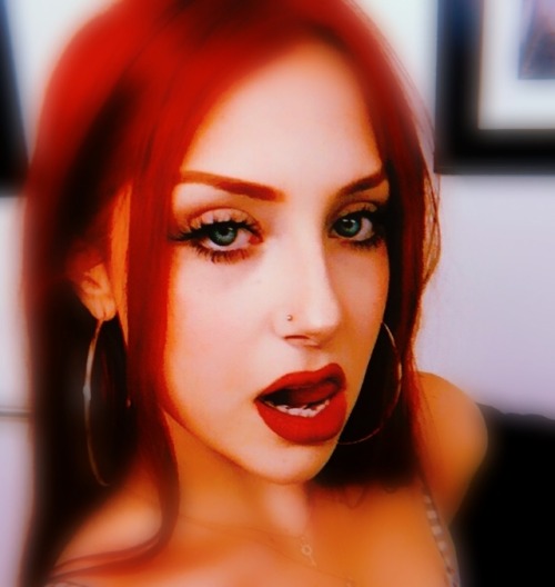 slammerhead47: Mmmm. Sexy redhead + smoking = incredible @redheadstore@redheadsexygirls@redhairsexyg