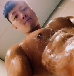 asiangaycock:       Erotic bottom.  