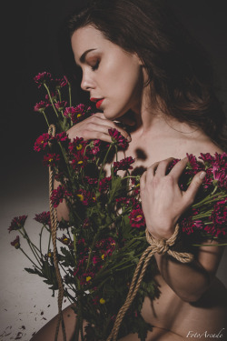 fotoarcade:  I wrapped her in flowers to